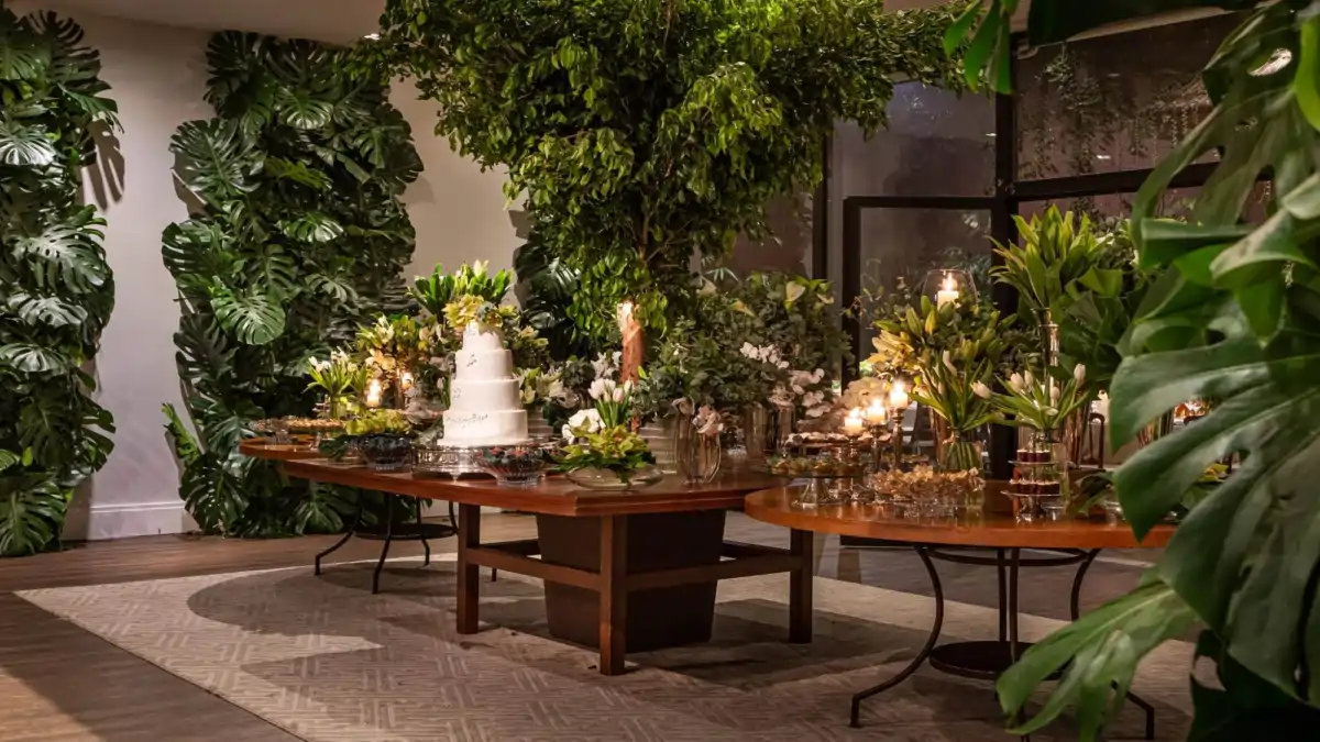 As Plantas na festa de 15 anos, tudo completo no artigo do blog Conversa Pronta.