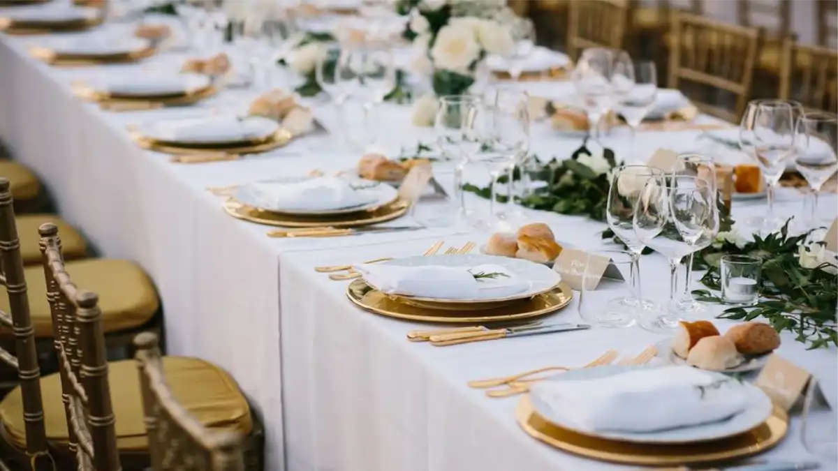 Jantar de casamento em mesa chique mas econômica, no blog Dica Pronta.