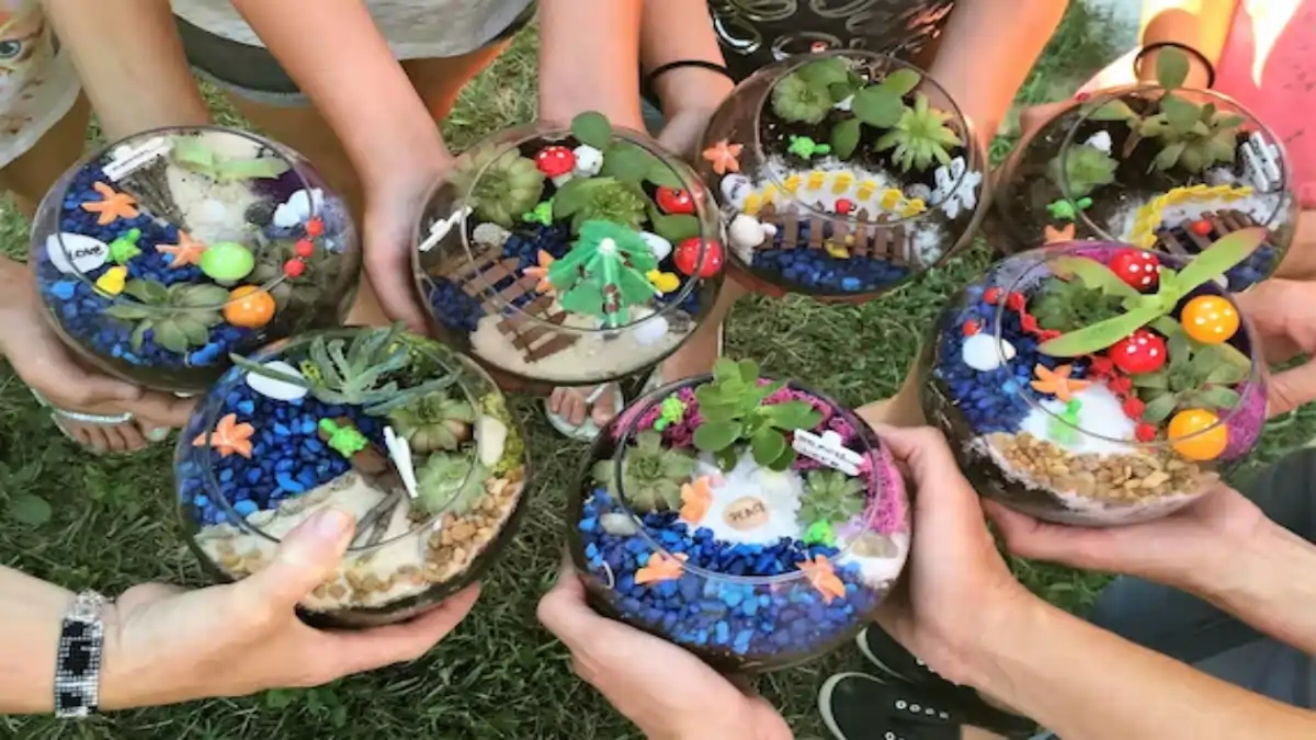 Mini terrários para lembrancinhas de festas, dicas estão no blog Conversa Pronta.