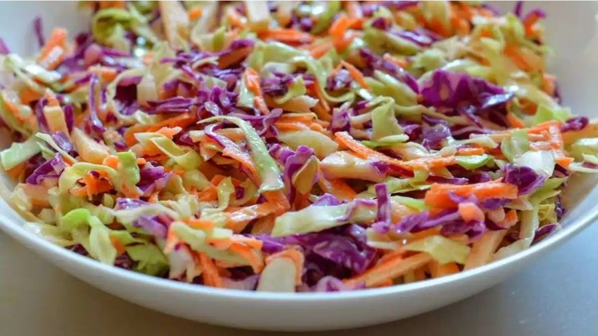 Prato de Salada detox, com todas as dicas e receitas completas estão no Blog Dica Pronta.