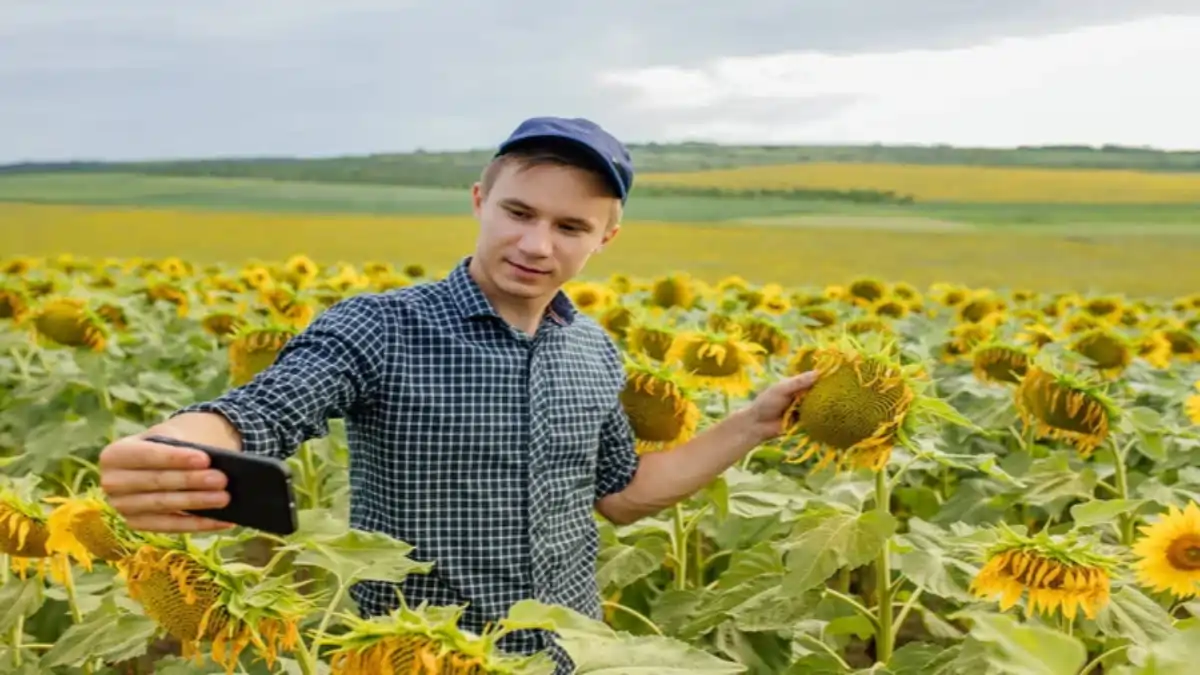 Gravação de um Influencer verde gerando renda nas redes sociais. Dicas e passo a passo  no blog Conversa Pronta.