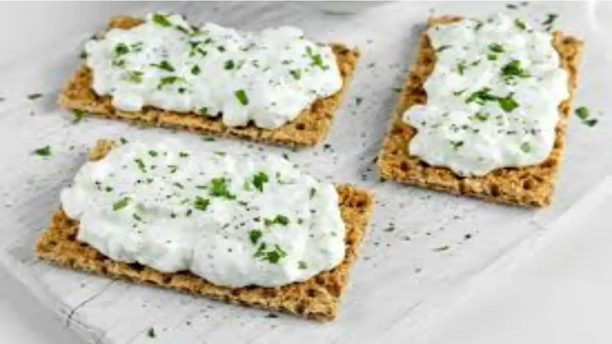 Os lanches proteicos com receitas rápidas no blog Conversa Pronta. Sanduiche de Ricota com Ervas-Finas