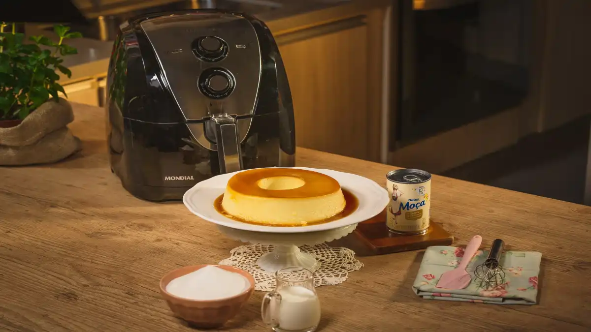 Um Pudim na Air Fryer, sem banho maria, um guia completo no blog Conversa Pronta.