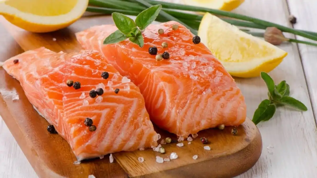 Peixe para ser preparado para a alimentação na quimioterapia, no blog Conversa Pronta.