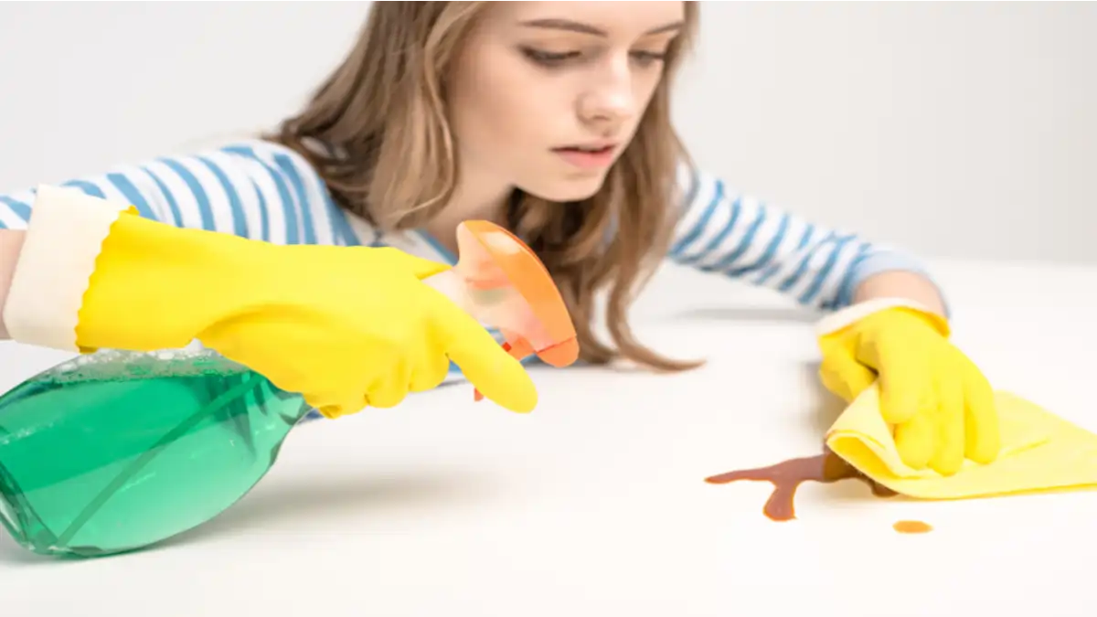 Tirar manchas de vinho em roupa branca no blog Conversa Pronta.