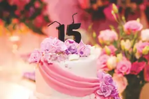 Festa de 15 anos com economia, dicas no blog Conversa Pronta.