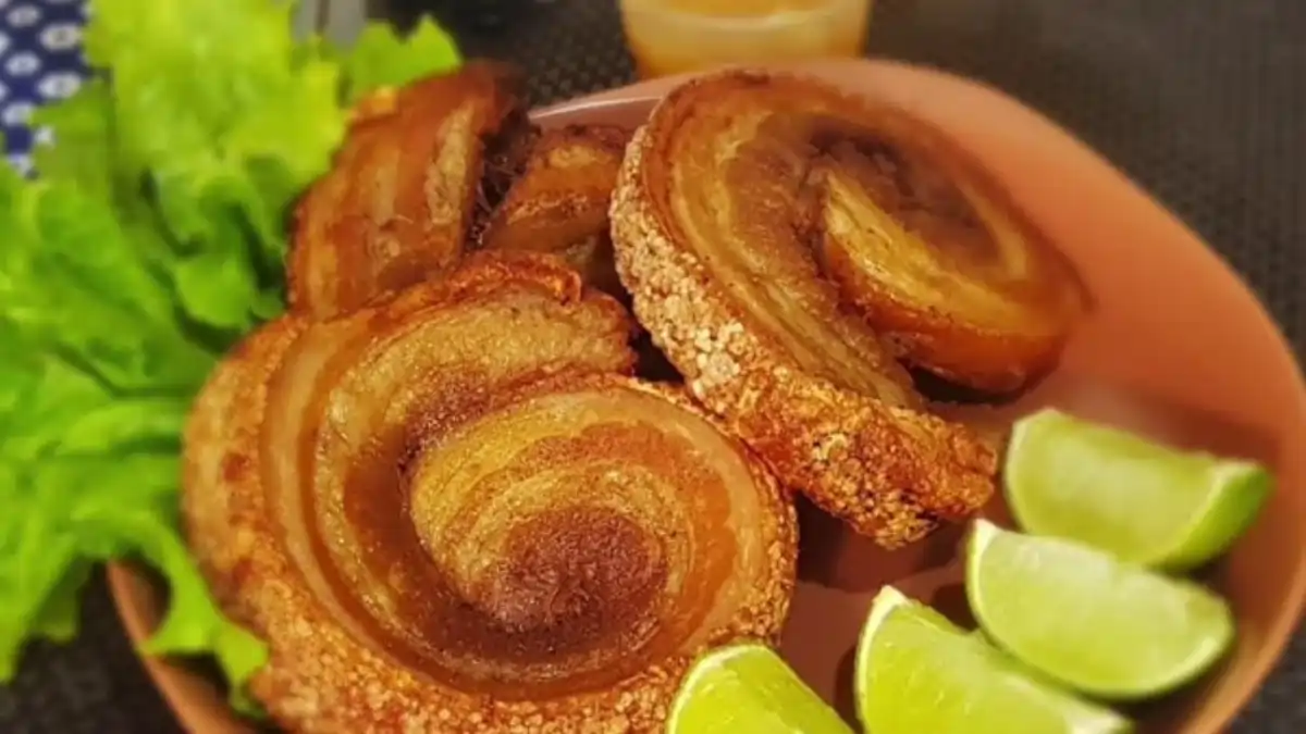 Torresmo de rolo feito em uma air fryer, com dicas no blog Conversa Pronta.